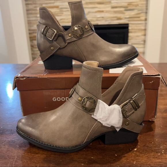 NEW GC Shoes Elisa Vegan (Faux) Leather Ankle Boots in Taupe. - Picture 3 of 6